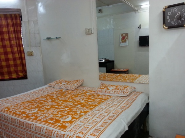 1 bedroom studio service apartment  near Cumbala hill hospital south Mumbai