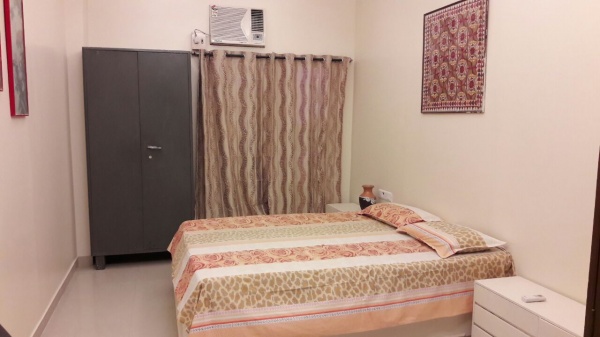 Churchgate HR college student separate pg rooms near KC College