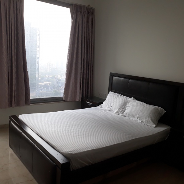 Expat flatshare flatmates near NESCO bombay exhibition centre - independent room for expats near Nesco