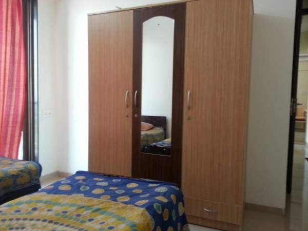 Malad west studio apartment with AC TV Gas Fridge near Inorbit mall